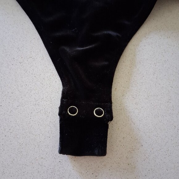 EXPRESS Long Sleeve Black Velvet Bodysuit Women's Size XS - Picture 14 of 16